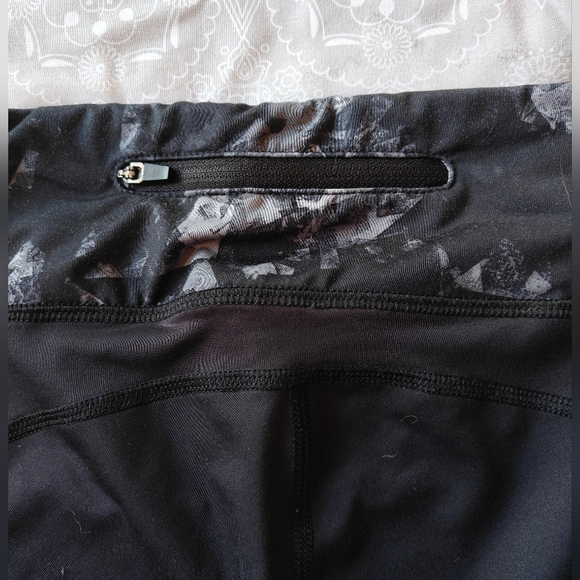 Old Navy Active Go Dry Capri Crop Legging Knee Length‎ Fitted Black Media Pocket - Picture 6 of 6